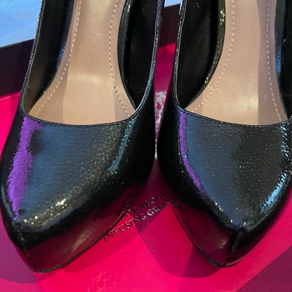 VINCE CAMUTO Marble/Black Patent SZ 6.5 WORN ONCE - Picture 4 of 11
